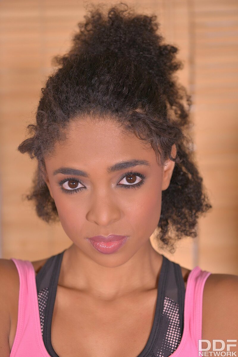 Сабина, 24 года, 2 размер груди